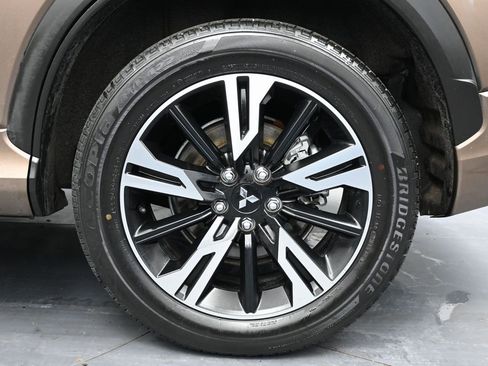 Used 2023 Mitsubishi Eclipse Cross SEL image 12