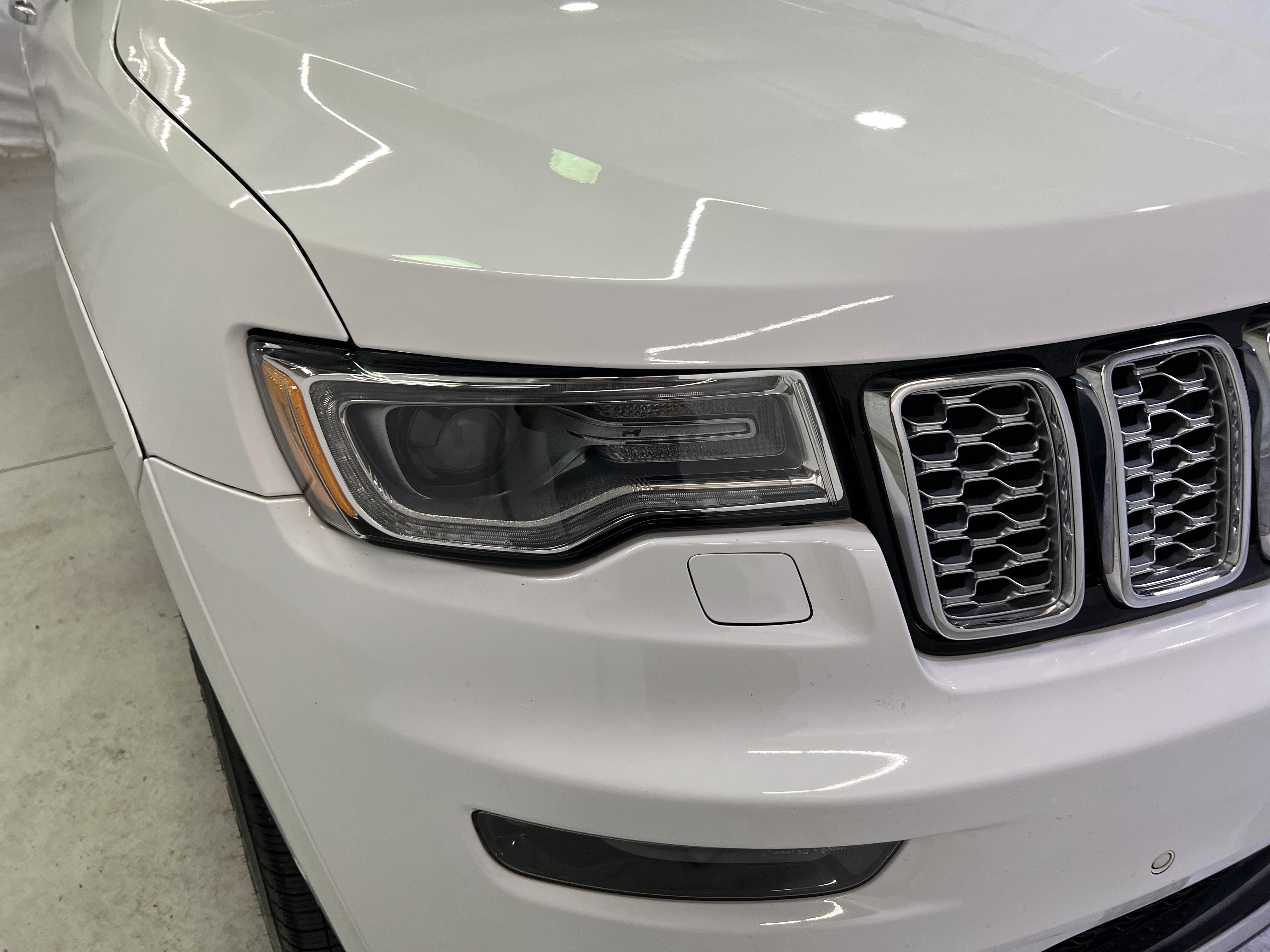 Used 2020 Jeep Grand Cherokee Summit AWD/4WD image 5