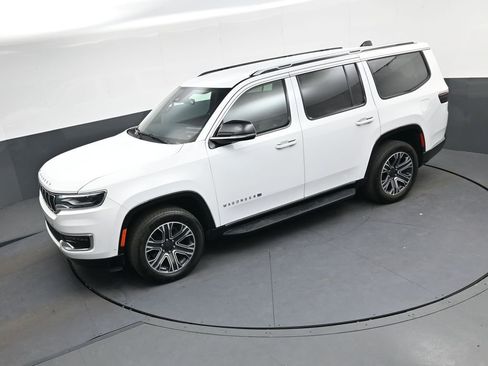 Used 2024 Jeep Wagoneer Series II image 36