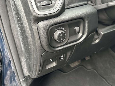 Used 2020 RAM 1500 Big Horn AWD/4WD image 22