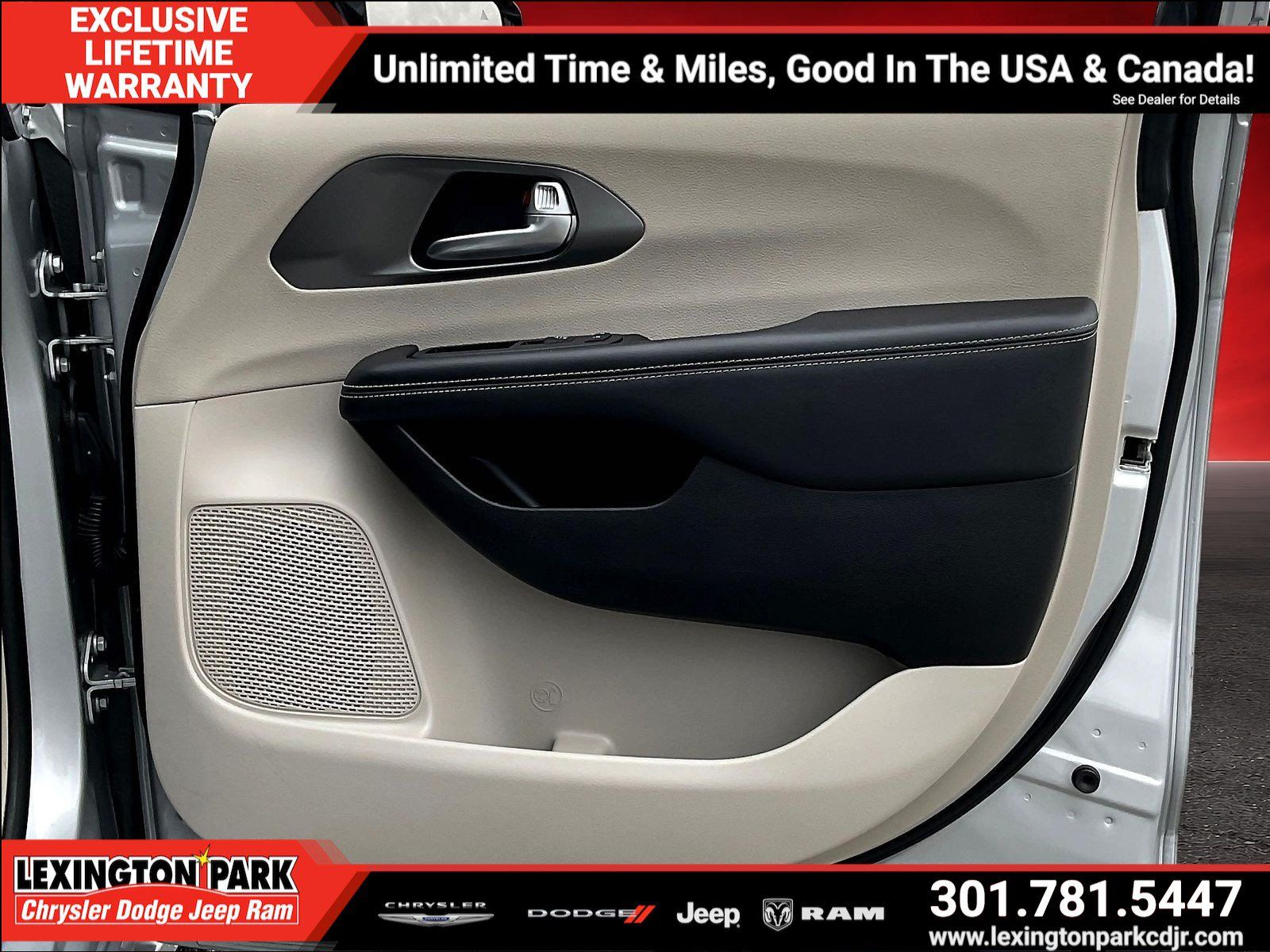 Used 2024 Chrysler Pacifica Touring-L FWD image 27