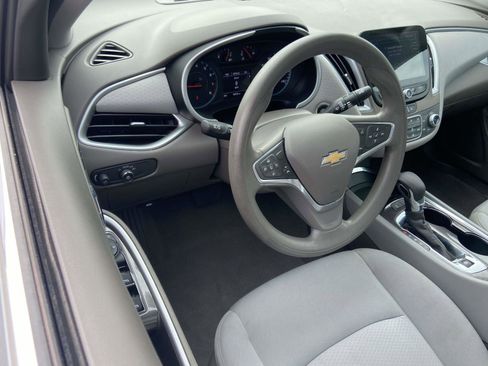 Used 2024 Chevrolet Malibu LT image 2