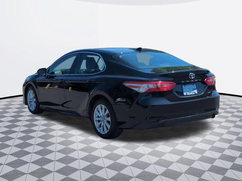 Used 2019 Toyota Camry FWD image 4