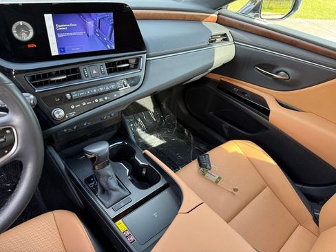 Certified 2024 Lexus ES 350 w/ Premium Package image 32