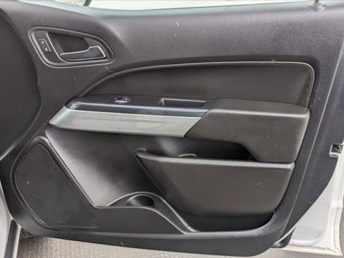 Used 2020 Chevrolet Colorado LT w/ Safety Package image 17