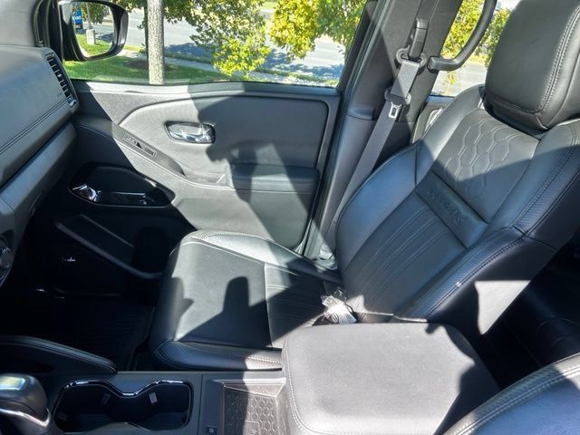 Used 2022 Nissan Frontier PRO-4X w/ Pro-4X Premium Package AWD/4WD image 14