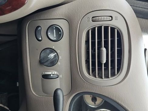 Used 2003 Chrysler Town & Country Limited image 31