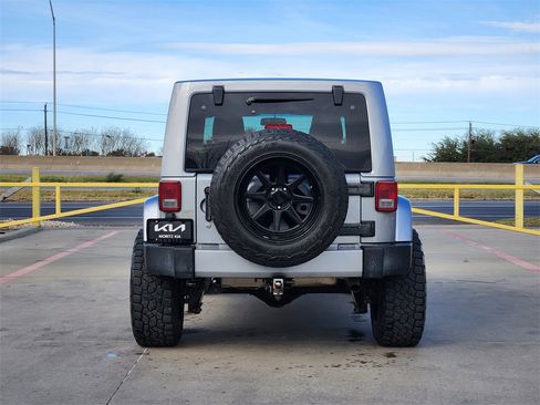 Used 2016 Jeep Wrangler Unlimited Sahara image 5