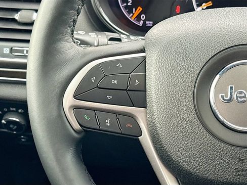 Used 2018 Jeep Grand Cherokee Overland AWD/4WD image 11