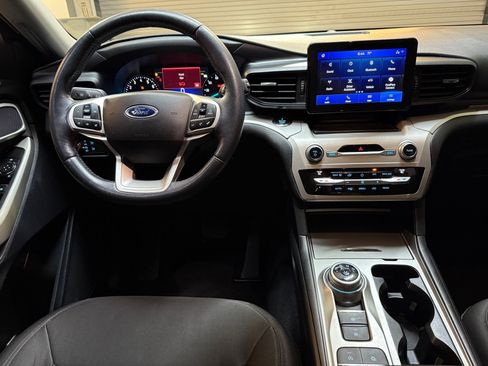 Used 2020 Ford Explorer XLT image 4