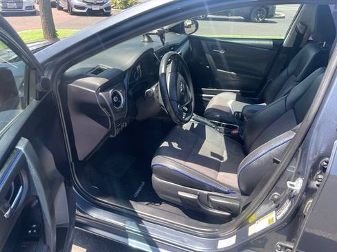 Used 2017 Toyota Corolla SE w/ SE Premium Package FWD image 29
