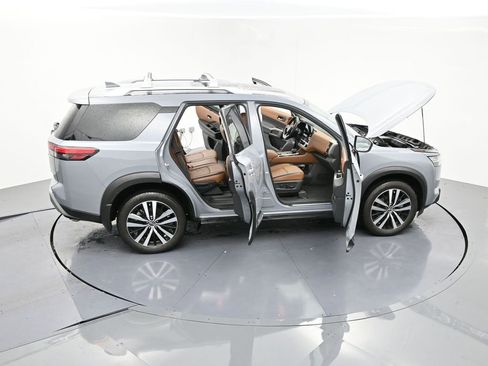 Used 2024 Nissan Pathfinder Platinum w/ Cargo Package image 26