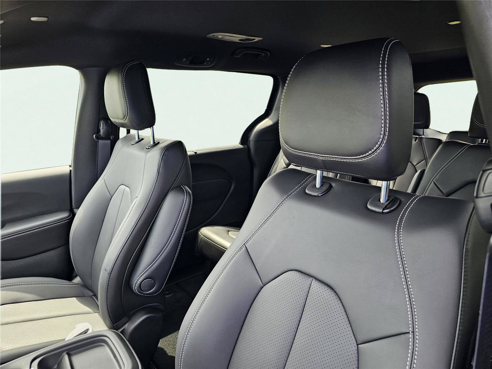 New 2027 Chrysler Pacifica Select FWD image 17