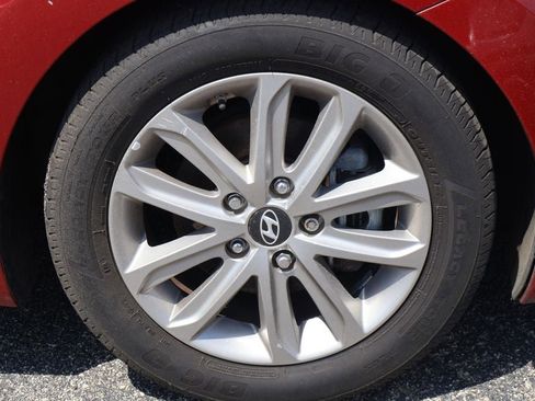 Used 2015 Hyundai Elantra SE w/ Option Group 02 FWD image 19