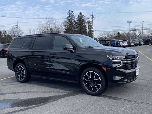 Used 2022 Chevrolet Suburban RST w/ Luxury Package image 7