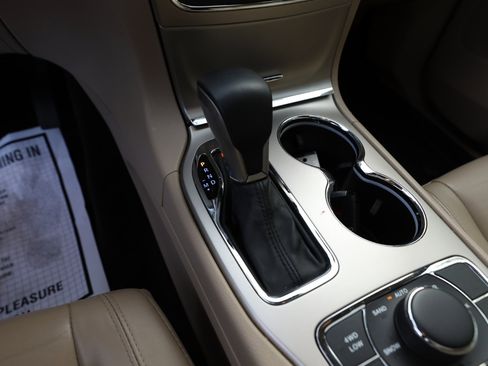 Used 2017 Jeep Grand Cherokee Limited image 22