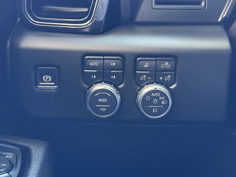 Certified 2025 GMC Sierra 1500 AT4 AWD/4WD image 33