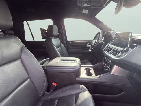 Used 2022 Chevrolet Tahoe LT w/ Luxury Package image 18