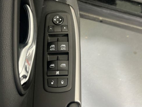 Used 2022 Jeep Cherokee Latitude Lux w/ Sun & Sound Group image 17