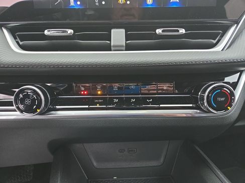 Used 2025 Chevrolet Equinox LT w/ Safety and Technology Package image 28