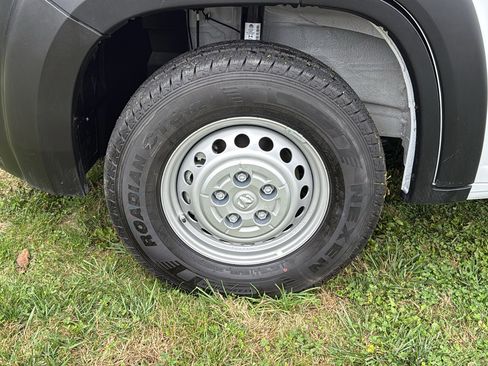 Used 2025 RAM ProMaster 2500 w/ Premium Convenience Group image 9