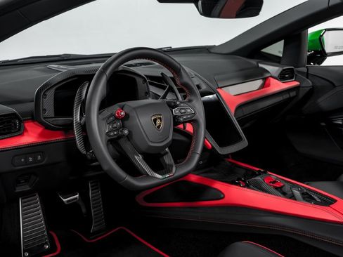 Used 2024 Lamborghini Revuelto image 11
