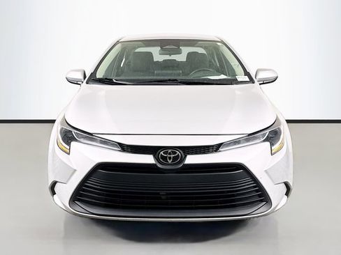 Used 2024 Toyota Corolla LE image 2