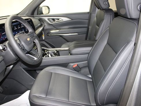 New 2026 Chevrolet Traverse LT w/ Sun and Wheel Package FWD image 16