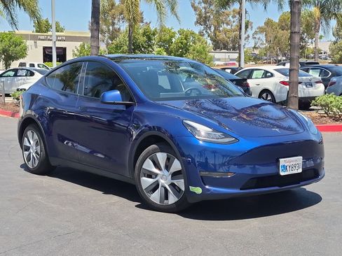 Used 2023 Tesla Model Y AWD image 2
