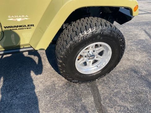Used 2013 Jeep Wrangler Unlimited Sahara AWD/4WD image 24