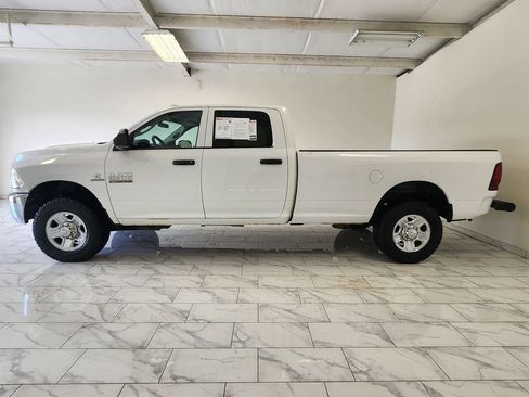 Used 2018 RAM 2500 Tradesman w/ Chrome Appearance Group AWD/4WD image 4