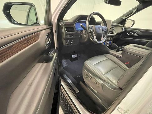 Used 2023 Chevrolet Tahoe Z71 w/ Luxury Package image 3