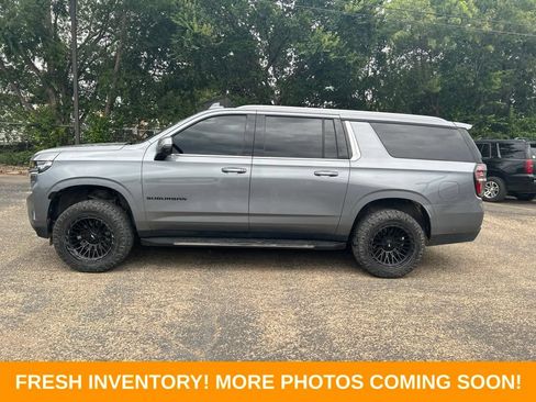Used 2022 Chevrolet Suburban LT w/ LT Signature Package AWD/4WD image 5