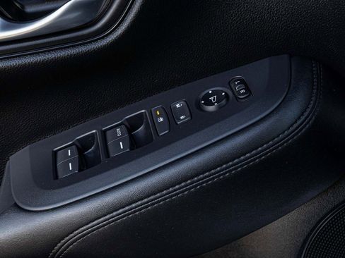 Used 2025 Honda HR-V LX image 12