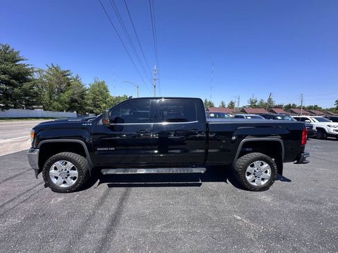 Used 2019 GMC Sierra 2500 SLE w/ SLE Preferred Package AWD/4WD image 4