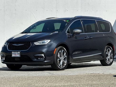 Used 2021 Chrysler Pacifica Pinnacle AWD/4WD image 7