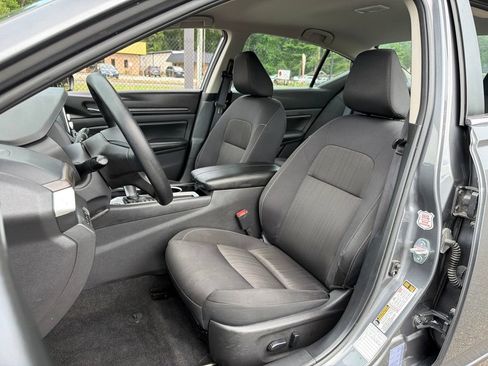 Used 2024 Nissan Altima 2.5 SV FWD image 17