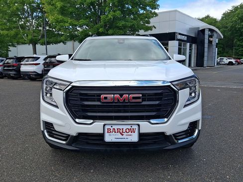 Used 2023 GMC Terrain SLE w/ Driver Convenience Package FWD image 2