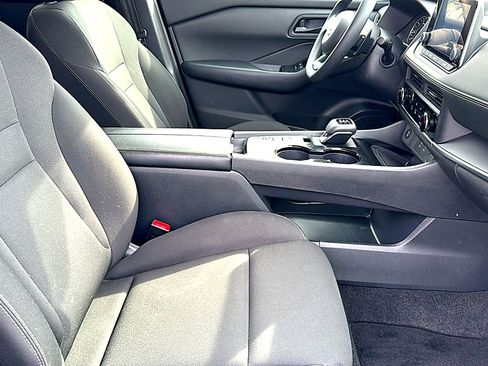 Used 2024 Nissan Rogue S image 23