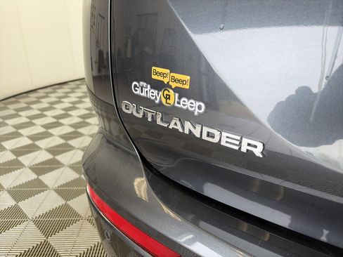 Used 2025 Mitsubishi Outlander SE AWD/4WD image 17