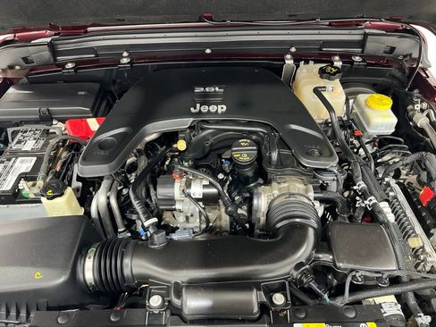 Used 2021 Jeep Wrangler Unlimited Sahara AWD/4WD image 27