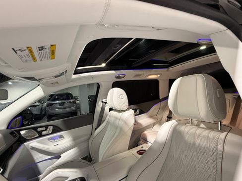 Used 2024 Mercedes-Benz Maybach GLS 600 4MATIC image 65