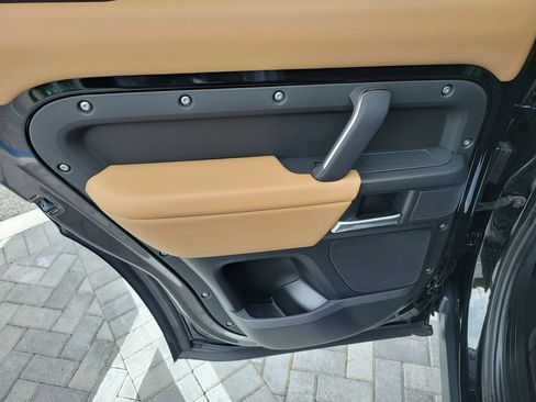 Certified 2025 Land Rover Defender 110 V8 AWD/4WD image 21