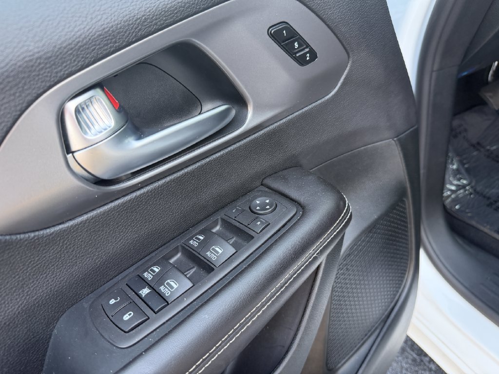 Used 2026 Chrysler Pacifica Select FWD image 17