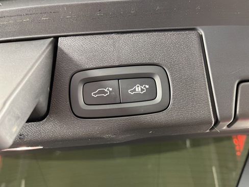 Used 2025 Volvo XC60 B5 Plus image 44