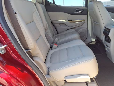 Used 2019 GMC Acadia Denali w/ Technology Package FWD image 14