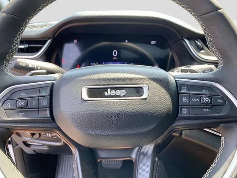 Used 2023 Jeep Grand Cherokee Altitude AWD/4WD image 19