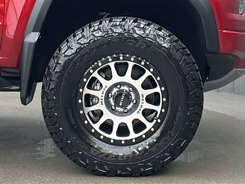 Used 2024 GMC Canyon AT4X image 9