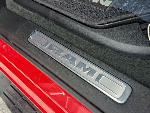 Used 2022 RAM 1500 Laramie AWD/4WD image 12
