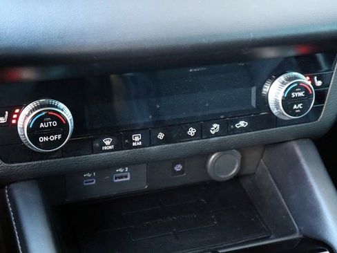 Used 2024 Mitsubishi Outlander SE Black Edition image 7